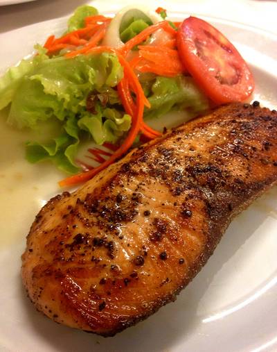 Salmon Steak ที่ ร้านอาหาร เชฟถนอม Salmon Steak ที่ ร้านอาหาร เชฟถนอม
