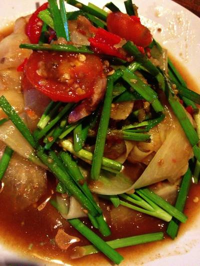 บางทีมีกุ๊ยช่าย บางวันก๋ไม่มี งง ค่ะ ที่ ร้านอาหาร ส้มตำหลวงพระบาง