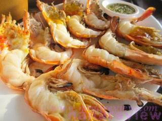 กุ้งแม่น้ำเผา ที่ ร้านอาหาร บ้านระเบียงน้ำ