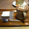 Hot chocolate มาพร้อม Marshmallow  1 ชิ้น ที่ ร้านอาหาร After You Dessert Cafe La Villa