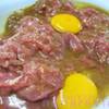 จานหมู และ จานเนื้อ หน้าตาแบบนี้ ที่ ร้านอาหาร สุกี้เอี้ยว-ฮั้ว 2498