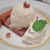 Walnut Blondie ที่ ร้านอาหาร Greyhound Café Central ชิดลม
