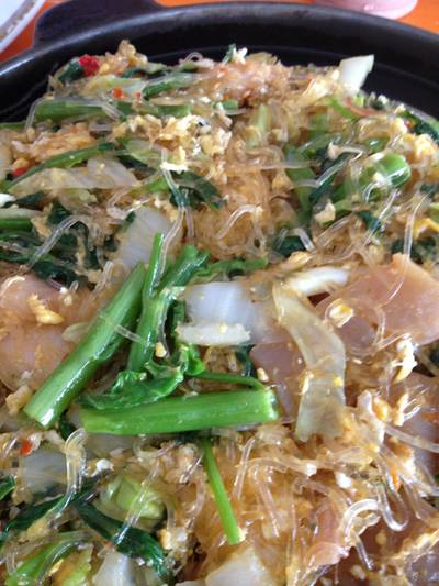 สุกี้ทะเลแห้งกระทะร้อน ที่ ร้านอาหาร ใหญ่สุกี้กระทะร้อน