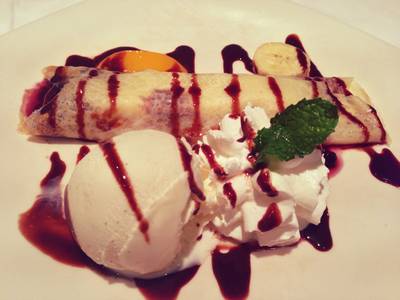 เครปmixedfruite + Chocolate Sauce ที่ ร้านอาหาร Greyhound Café ดิเอ็มโพเรี่ยม เครปmixedfruite + Chocolate Sauce ที่ ร้านอาหาร Greyhound Café ดิเอ็มโพเรี่ยม