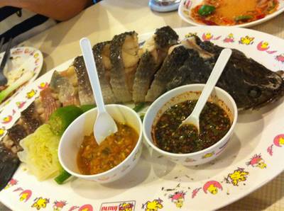ปลาช่อนนึ่งจิ้มแจ่ว ที่ ร้านอาหาร นิตยาไก่ย่าง ปิ่นเกล้า