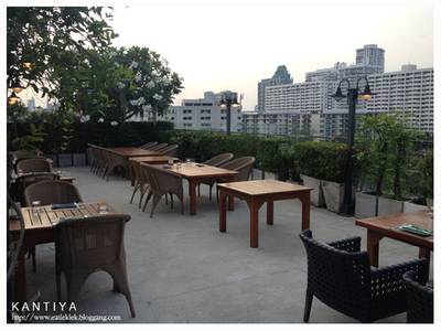 zone outdoor กินข้าวชมวิวเมืองก็เก๋ไปอีกแบบ ที่ ร้านอาหาร The Garret ​(Secret Bistro Bar)