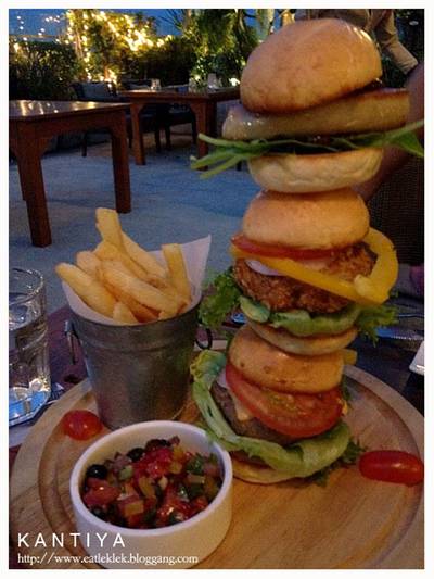 Highlight ของงาน Mini Burger Tower (570B)  ที่ ร้านอาหาร The Garret ​(Secret Bistro Bar)