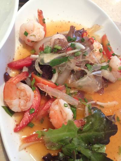 เซี่ยงไฮ้ยำกุ้ง ที่ ร้านอาหาร คอฟฟี่ บีนส์ บาย ดาว เอกมัย