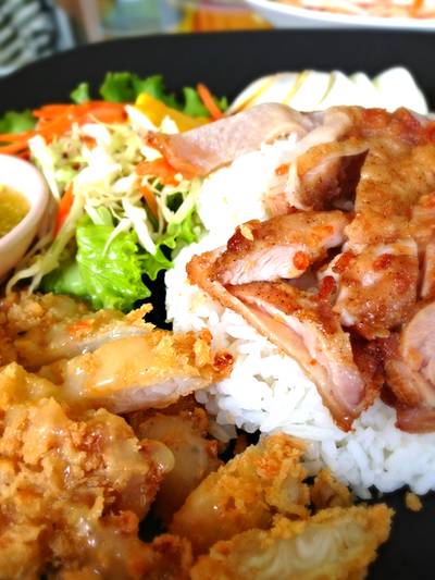 หลากหลายเมนู ที่ ร้านอาหาร ไก่รสทิพย์