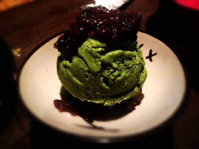 ไอศกรีมชาเขียวถั่งแดง ที่ ร้านอาหาร Tazu Shabu Yaki