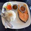ข้าวแซลมอนย่างเกลือ  ที่ ร้านอาหาร โกปี๊ เดอ ภูเก็ต