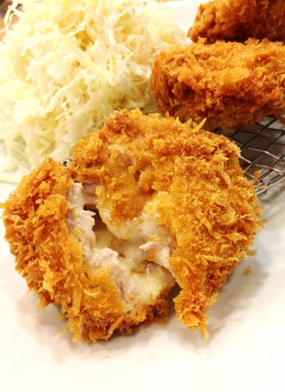 ทงคัตสึสันในหมูสอดไส้ชีส ที่ ร้านอาหาร Katsu King X Siam