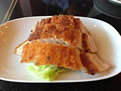 หมูกรอบ ที่ ร้านอาหาร Four Seasons Mega Bangna หมูกรอบ ที่ ร้านอาหาร Four Seasons Mega Bangna