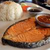 ข้าวแซลมอนย่างเกลือ  ที่ ร้านอาหาร โกปี๊ เดอ ภูเก็ต