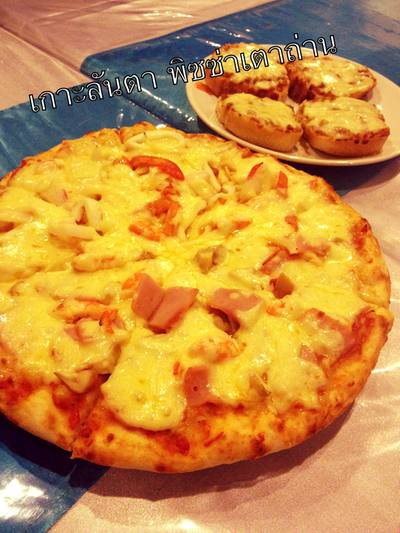 พิซซ่าหอมๆ กับชีสเยิ้มๆ อร่อยมากกกกกก !!! ที่ ร้านอาหาร ลันตา พิซซ่าเตาถ่าน
