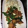 ไก่คั่วเกลือ กับแกล้มอย่างดี หัดเล่นอ่ะ ที่ ร้านอาหาร โคขุน ปลาเขื่อน