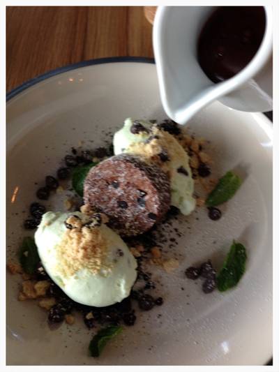 Homemade Mint Choc 180THB ที่ ร้านอาหาร Roast Coffee & Eatery