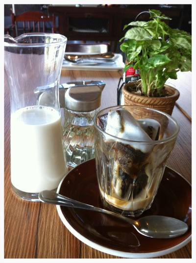 Iced Espresso Latte 120 THB ที่ ร้านอาหาร Roast Coffee & Eatery