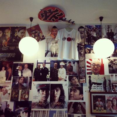 Wall Of Fame ของเจ้าของร้าน ผลงานล่าสุด "คู่กรรม" ที่ ร้านอาหาร Sendai Ramen Mokori สีลม