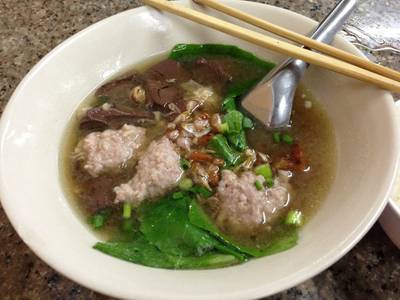 อร่อยๆ ที่ ร้านอาหาร โกเบ๊นซ์ ก๋วยจั๊บ เกาเหลาเลือดหมู