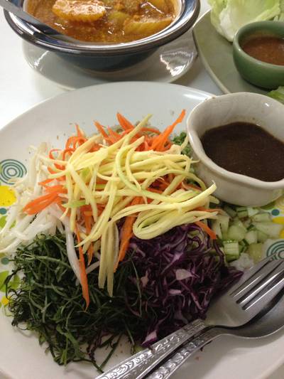 ข้าวยำปักษ์ใต้ หากินยากมากในเชียงใหม่ แต่ร้านนี้อร่อยมาก แค่ 35 บาทเอง ที่ ร้านอาหาร ปักษ์ใต้เมืองคอน ข้าวยำปักษ์ใต้ หากินยากมากในเชียงใหม่ แต่ร้านนี้อร่อยมาก แค่ 35 บาทเอง ที่ ร้านอาหาร ปักษ์ใต้เมืองคอน