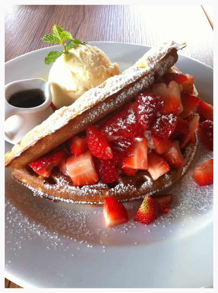 Strawberry Waffle 220 THB ที่ ร้านอาหาร Roast Coffee & Eatery