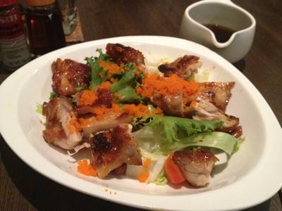 สลัดไก่ย่าง ที่ ร้านอาหาร Tazu Shabu Yaki