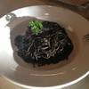 กินเข้าไป ปากเลอะ เหมือนแม่นาคเคี้ยวหมากเลย สนุกกันไปอีกแบบ 5555 ที่ ร้านอาหาร Amici by Pomodoro