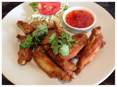 ไก่ทอดเกลือ อร่อยมาก ที่ ร้านอาหาร กินข้าวบ้านเพื่อน
