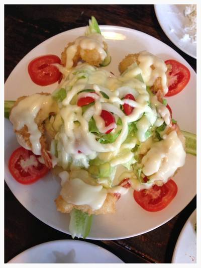 กุ้งทอดครีมสลัด ที่ ร้านอาหาร กินข้าวบ้านเพื่อน