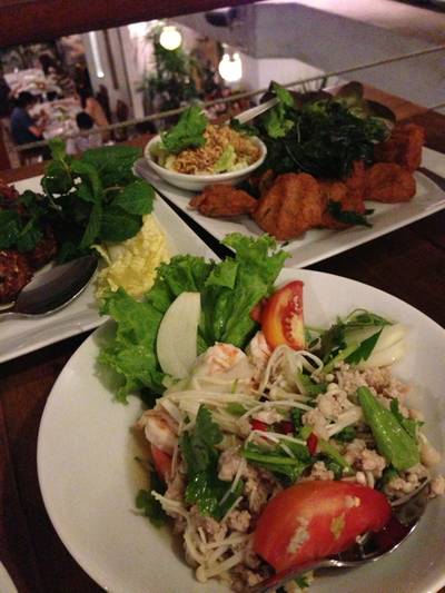 ร้านอาหาร ครัวดอกไม้ขาว ร้านอาหาร ครัวดอกไม้ขาว