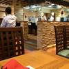 บรรยากาศในร้าน ตรงกลางเป็นเคาร์เตอร์ หน้ากะทะ ที่ ร้านอาหาร คาบุกิ เซ็นทรัลเวิลด์พลาซ่า