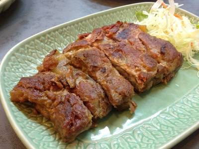 ซี่โครงหมูย่างน้ำผึ้ง นุ่มจนแทบไม่ต้องเคี้ยวเลยยย ที่ ร้านอาหาร Steak Lao Piyarom Sports Club