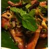 น้ำตกคอหมูย่าง ที่ ร้านอาหาร ส้มตำนัว สยามสแควร์ซอย 5