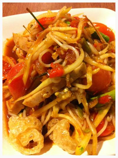 ตำมั่วรสจัด ที่ ร้านอาหาร ส้มตำนัว สยามสแควร์ซอย 5