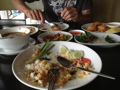 ร้านอาหาร ดีแซ่บ