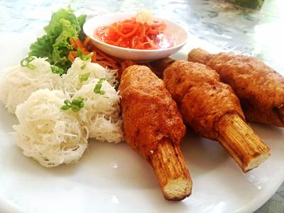 กุ้งพันอ้อย ที่ ร้านอาหาร VT แหนมเนือง