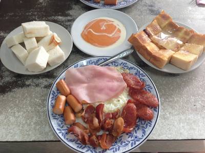 ร้านอาหาร ออน ล๊อก หยุ่น