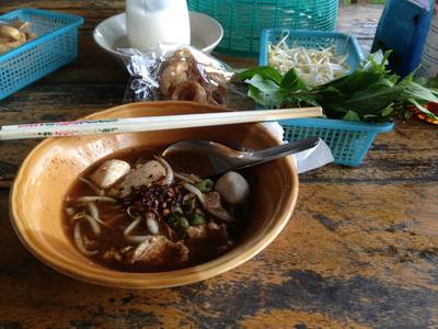 ร้านอาหาร ก๋วยเตี๋ยวเรือยกพลขึ้นบก