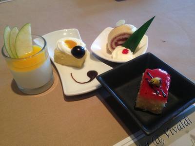 ของหวานต่างๆ ที่ ร้านอาหาร Vivaldi - Amari Atrium Hotel