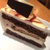 น่าทานนะคะ แต่พีชิมคำเดียว ก็ไม่เอาละค่ะ คนชอบหวานน่าจะชอบค่ะ ;) ที่ ร้านอาหาร บ้านหญิง สยามสแควร์