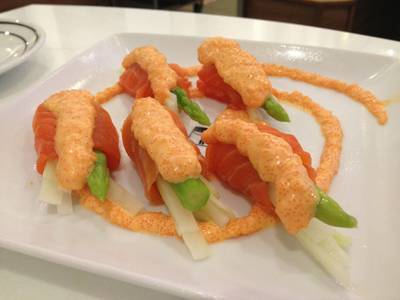 แซลมอนราดซอสไข่ปลา ที่ ร้านอาหาร Fuji Nawamin City Avenue