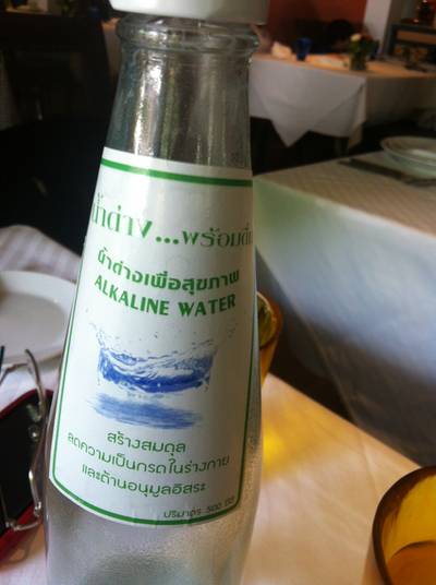 น้ำด่างพร้อมดื่ม ที่ ร้านอาหาร Delicatezza