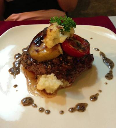 สเต็กเนื้อพริกไทยดำ ที่ ร้านอาหาร เอ็มอิตาเลี่ยนคลูซีน สเต็กเนื้อพริกไทยดำ ที่ ร้านอาหาร เอ็มอิตาเลี่ยนคลูซีน