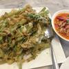 ยำผักบุ้งกรอบ ที่ ร้านอาหาร ครัวดอกไม้ขาว