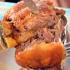 ขาหมูเยอรมัน หนังทอดกรอบมาก ไม่อมน้ำมันเลย ที่ ร้านอาหาร บ้านน้ำเคียงดิน