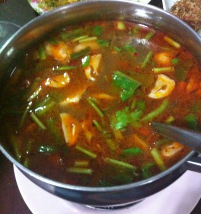 ต้มยำทะเลน้ำข้น ที่ ร้านอาหาร โรจน์ ซีฟู้ด ต้มยำทะเลน้ำข้น ที่ ร้านอาหาร โรจน์ ซีฟู้ด