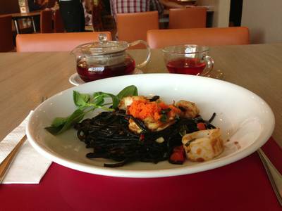 สปาเกตตี้หมึกดำไข่กุ้ง ที่ ร้านอาหาร เอสแอนด์พี โรบินสันสุพรรณบุรี สปาเกตตี้หมึกดำไข่กุ้ง ที่ ร้านอาหาร เอสแอนด์พี โรบินสันสุพรรณบุรี