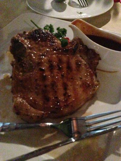 เสต็กคุโรบุตะอบน้ำผึ้ง ที่ ร้านอาหาร Buri Tara Wine Bar & Restaurant