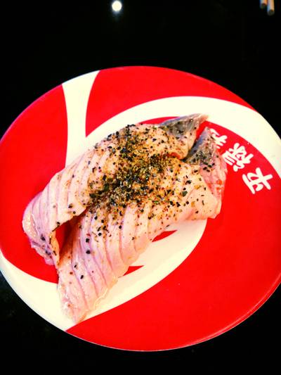 ข้าวหน้าปลาแซลม่อนย่างเกลือพริกไท @Heiroku Sushi ที่ ร้านอาหาร Heiroku Sushi เซ็นทรัล พระราม 9